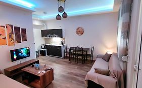 Theo Apartments 3